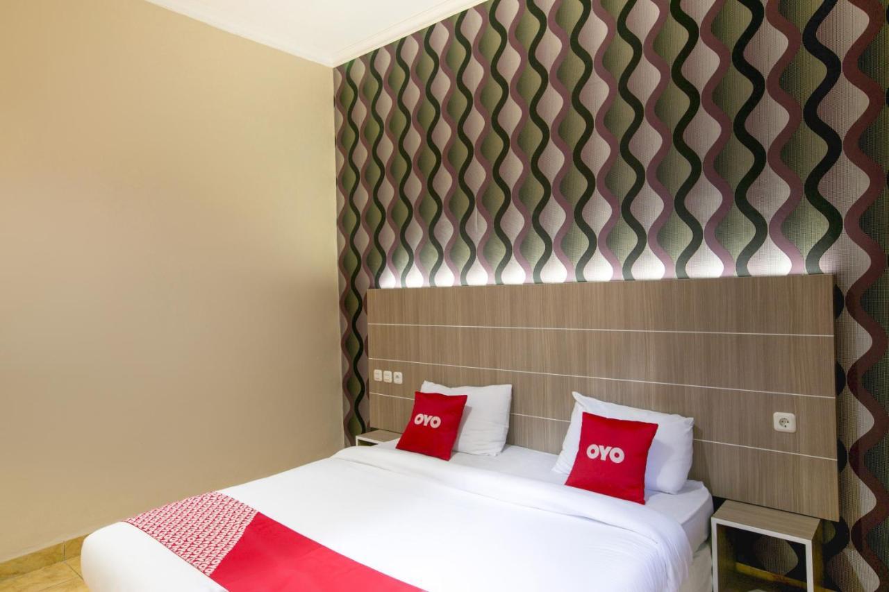 Super Oyo 2320 Hotel Charvita Kupang  Kültér fotó